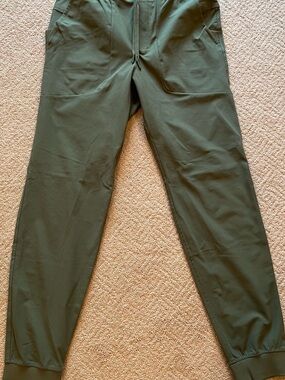 lululemon athletica Men's Olive Drawstring Joggers (worn once)